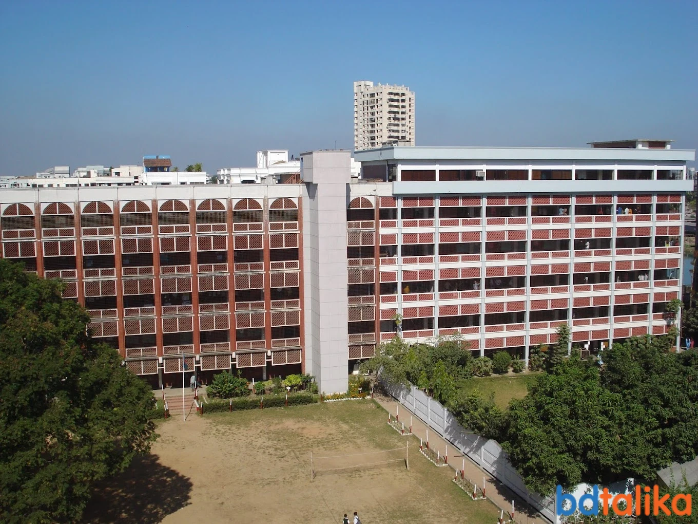 Manarat International University (MIU)